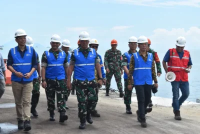 Kasiter Kasrem 043/Gatam Dampingi Waaster Kasad Bidang Ren Dan Puanter Kunjungi PLTU Sebalang