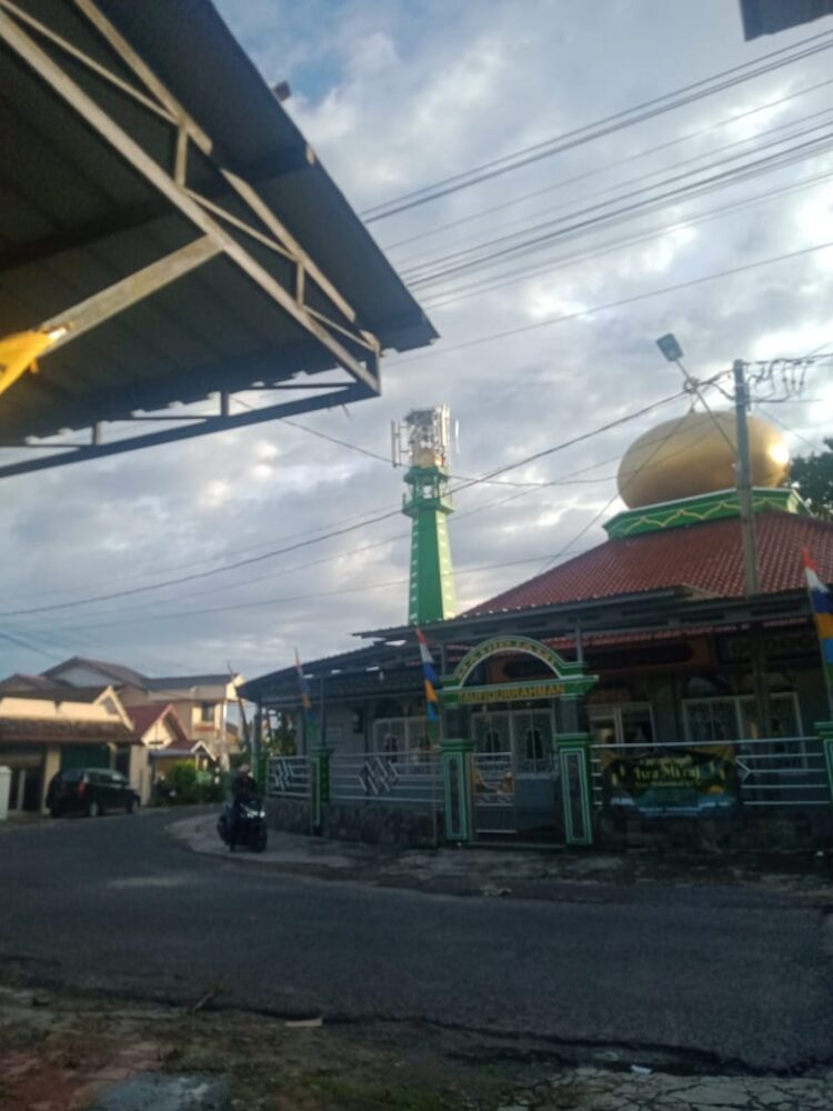 Keluarga Pewakaf Protes Menara Masjid Bersejarah Rawalaut buat Provider