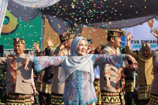Pemerintah Kota Bandar Lampung Gelar Pawai Budaya Tari Ngigel, Gaungkan Kearifan Lokal kepada Generasi Muda