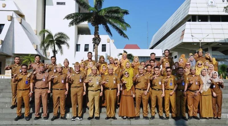 Gubernur Tekankan Disiplin dan Penerapan SPM dalam Apel Mingguan Pemprov Lampung